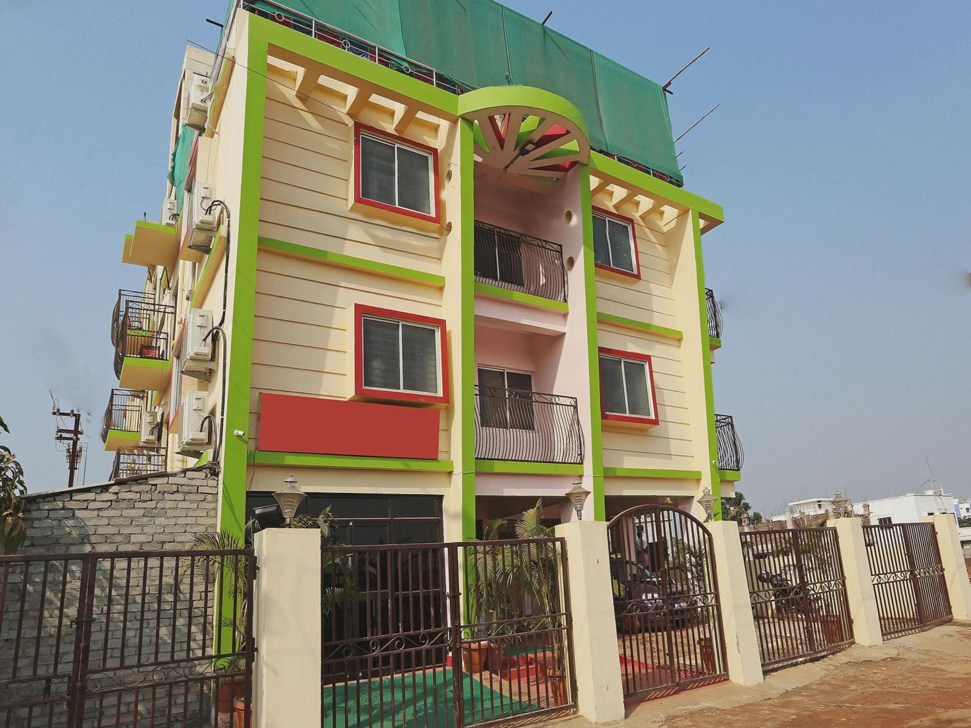 Hotel Grand Paradise Bhuvanesvar Kültér fotó