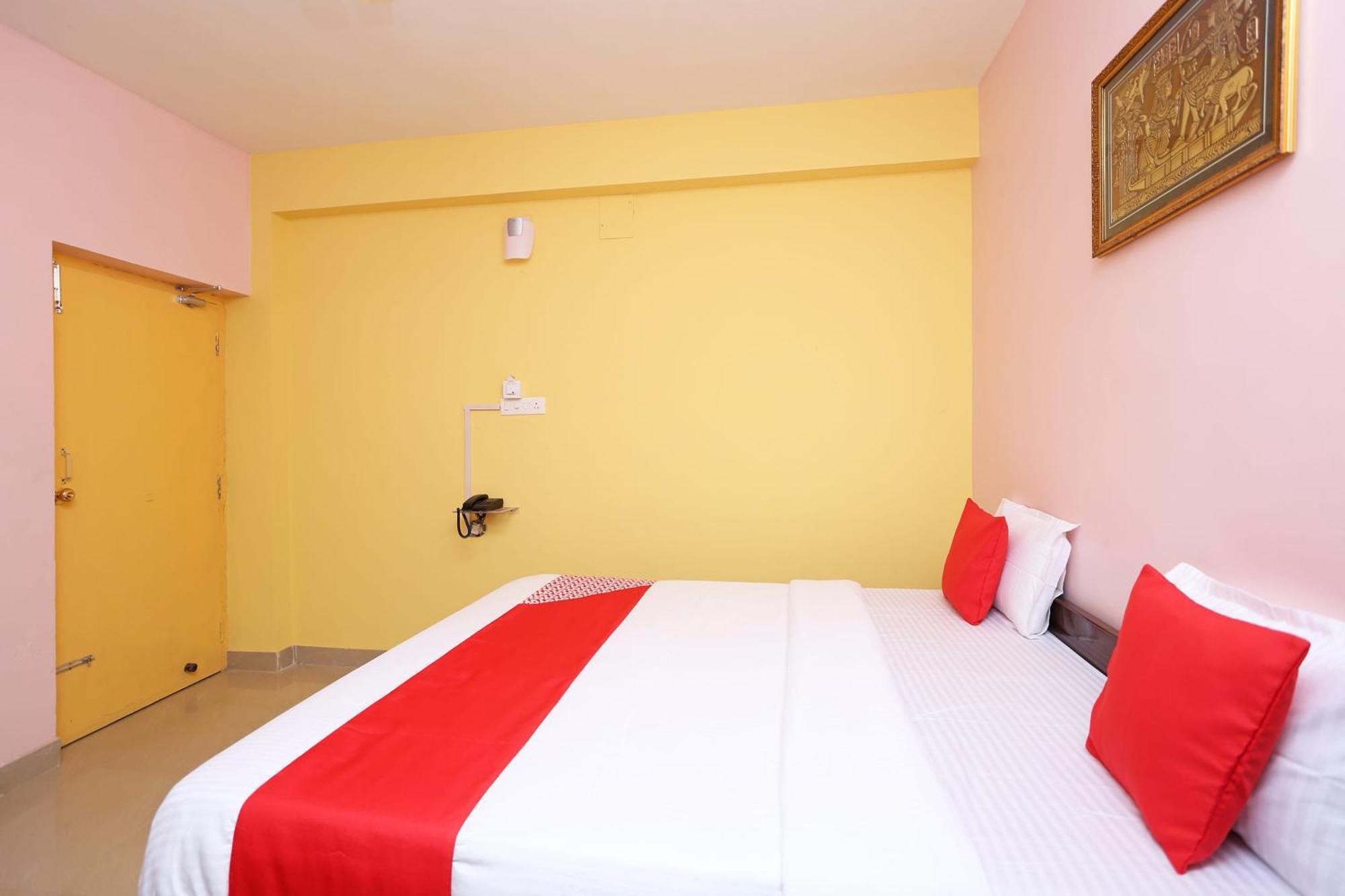 Hotel Grand Paradise Bhuvanesvar Kültér fotó